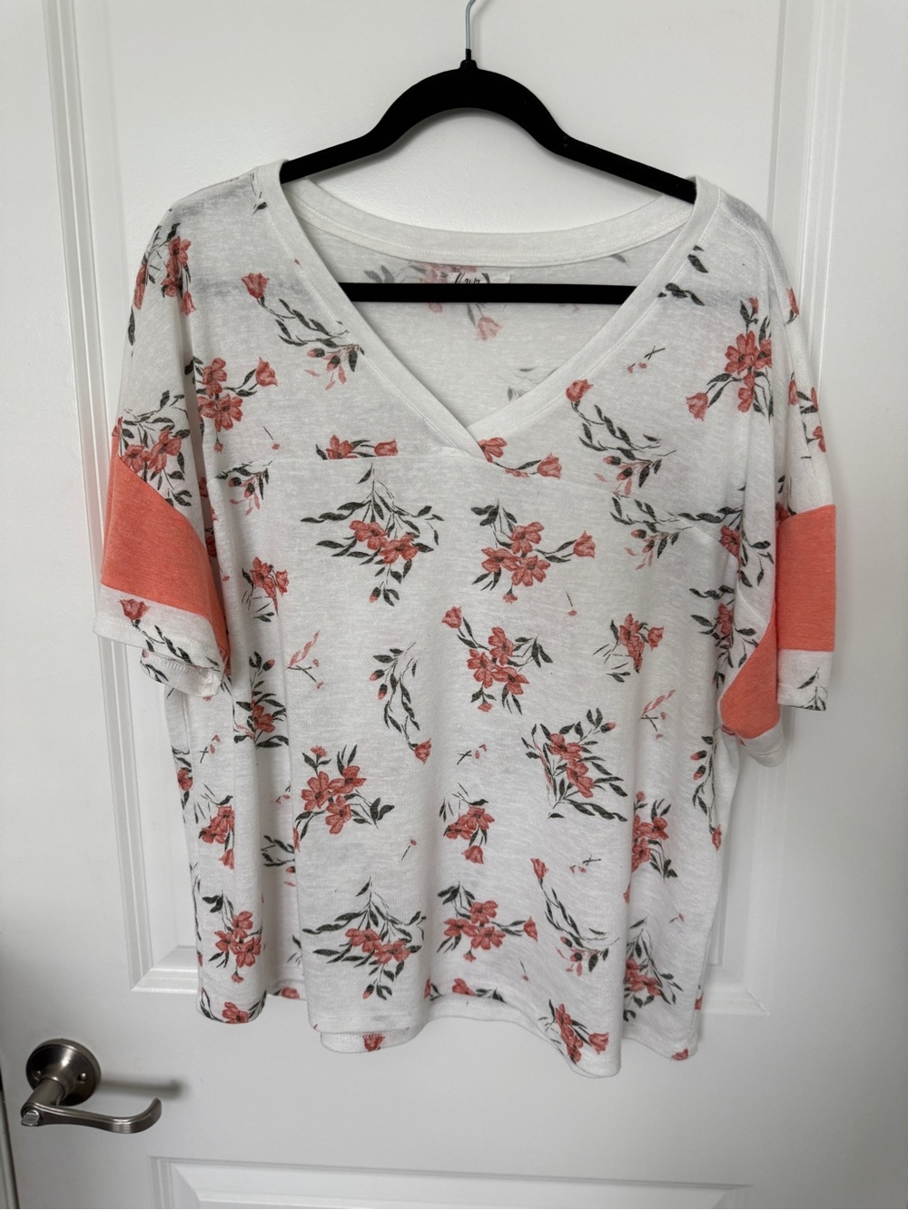 V-Neck Floral Short Sleeve Top in Coral and White